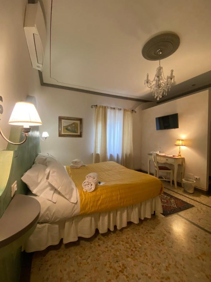 Palazzo Mari Suite & Rooms B&B Montevarchi Extérieur photo