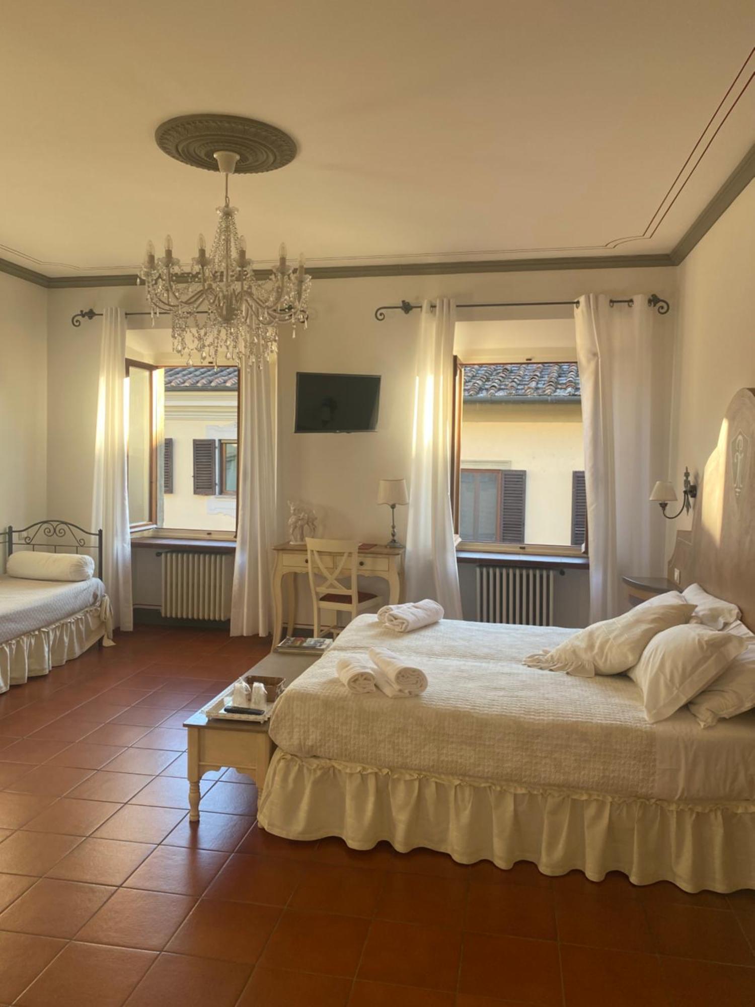 Palazzo Mari Suite & Rooms B&B Montevarchi Extérieur photo