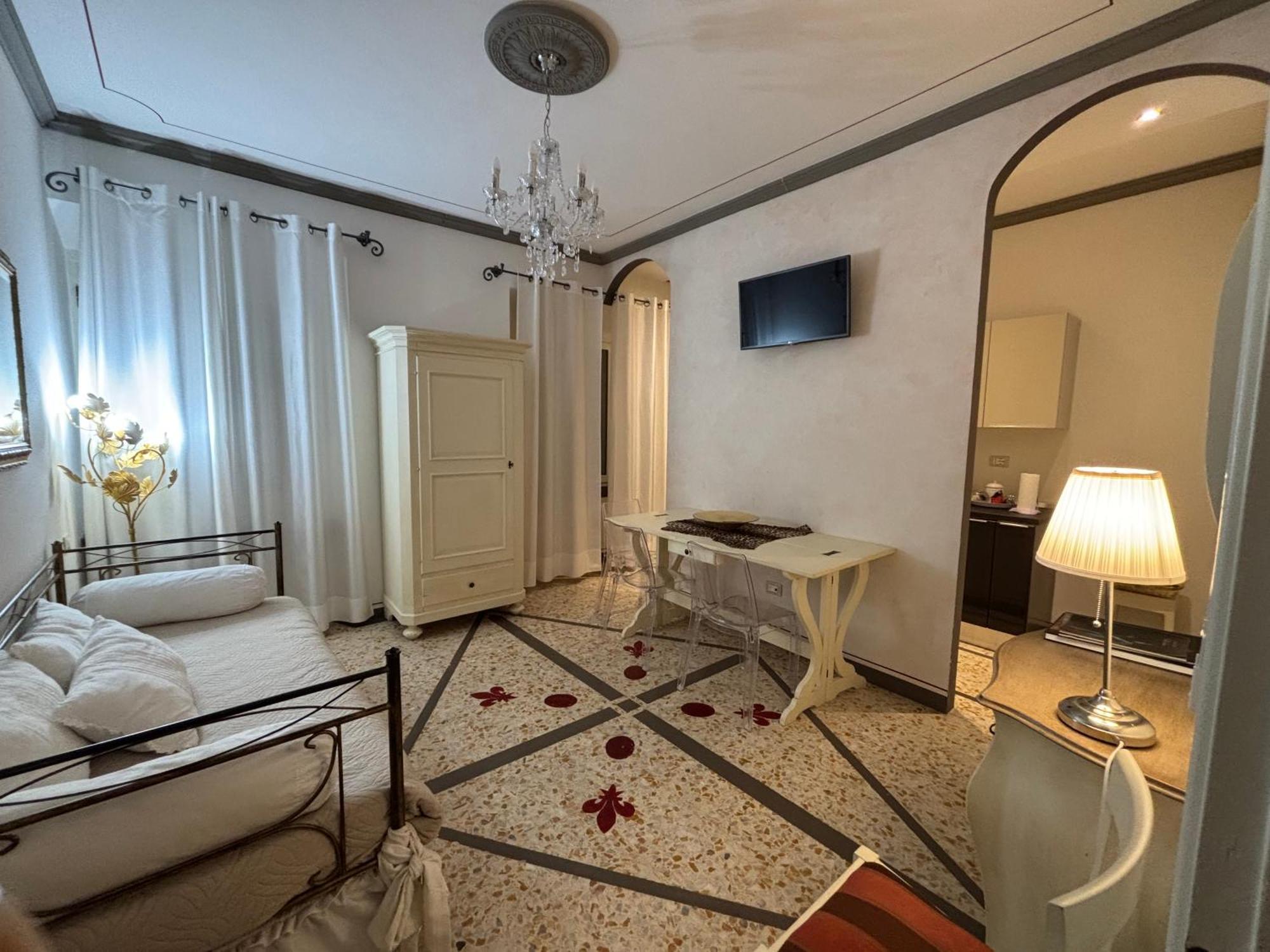 Palazzo Mari Suite & Rooms B&B Montevarchi Extérieur photo
