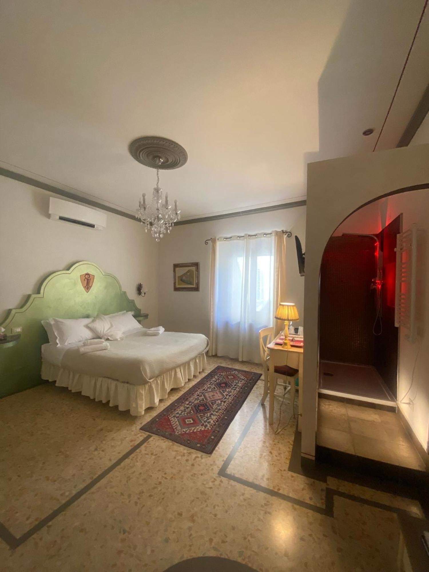 Palazzo Mari Suite & Rooms B&B Montevarchi Extérieur photo