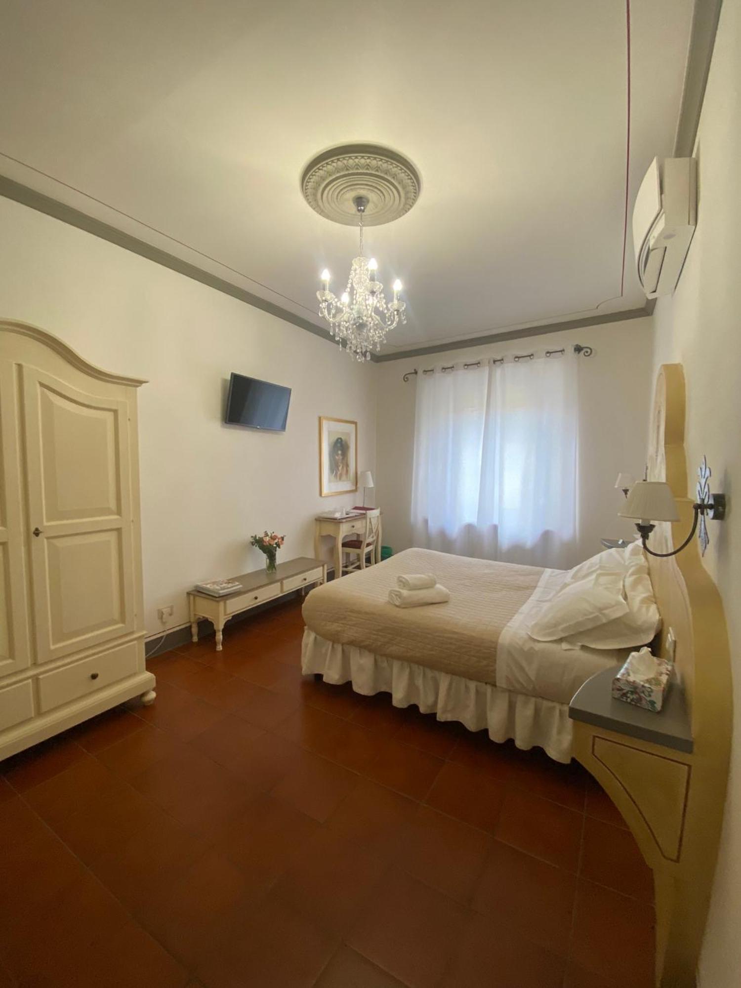 Palazzo Mari Suite & Rooms B&B Montevarchi Extérieur photo
