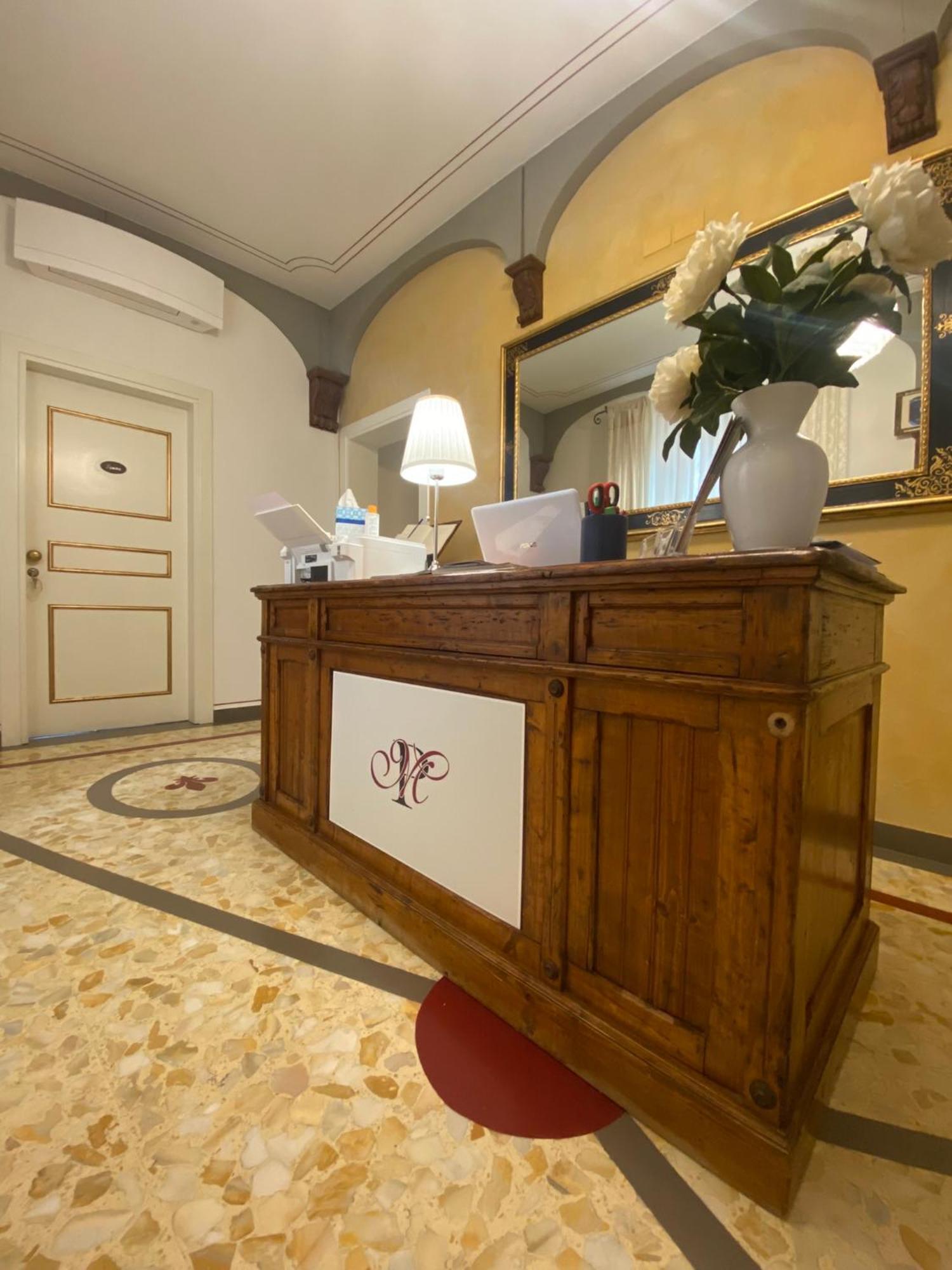 Palazzo Mari Suite & Rooms B&B Montevarchi Extérieur photo
