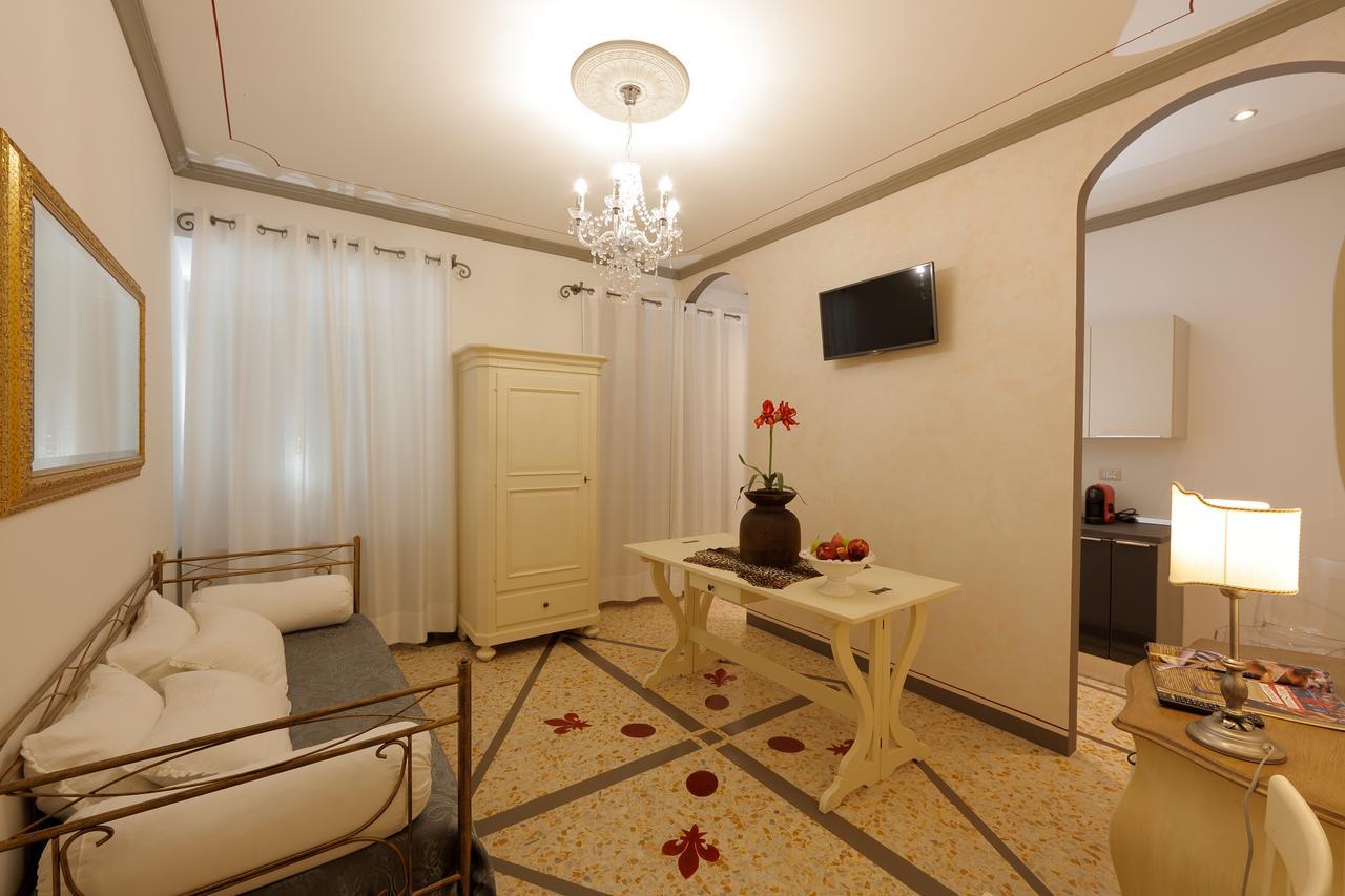 Palazzo Mari Suite & Rooms B&B Montevarchi Extérieur photo