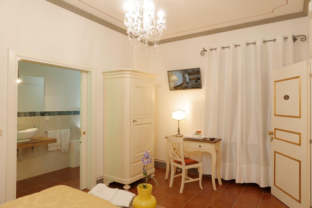 Palazzo Mari Suite & Rooms B&B Montevarchi Extérieur photo