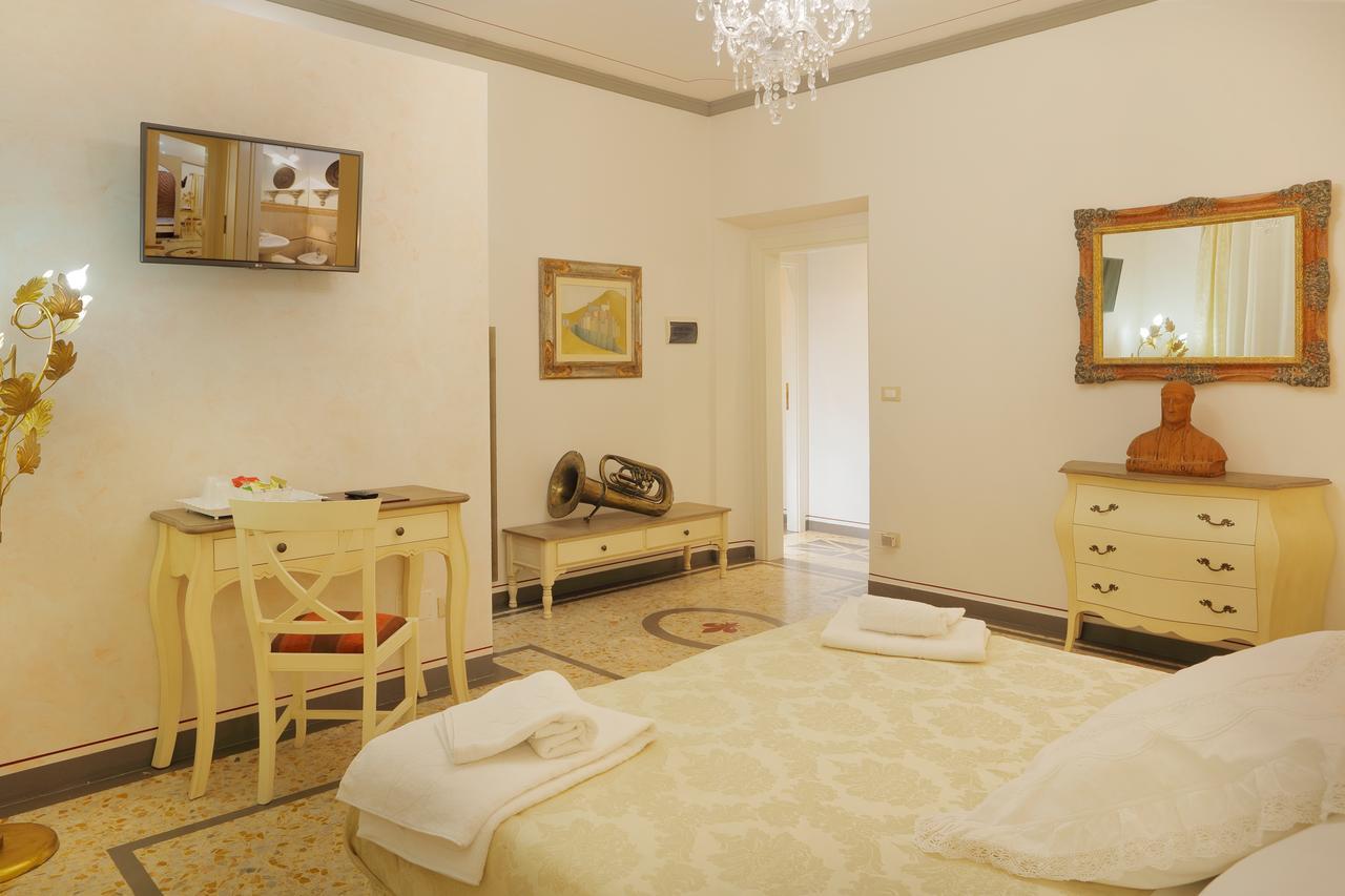Palazzo Mari Suite & Rooms B&B Montevarchi Extérieur photo