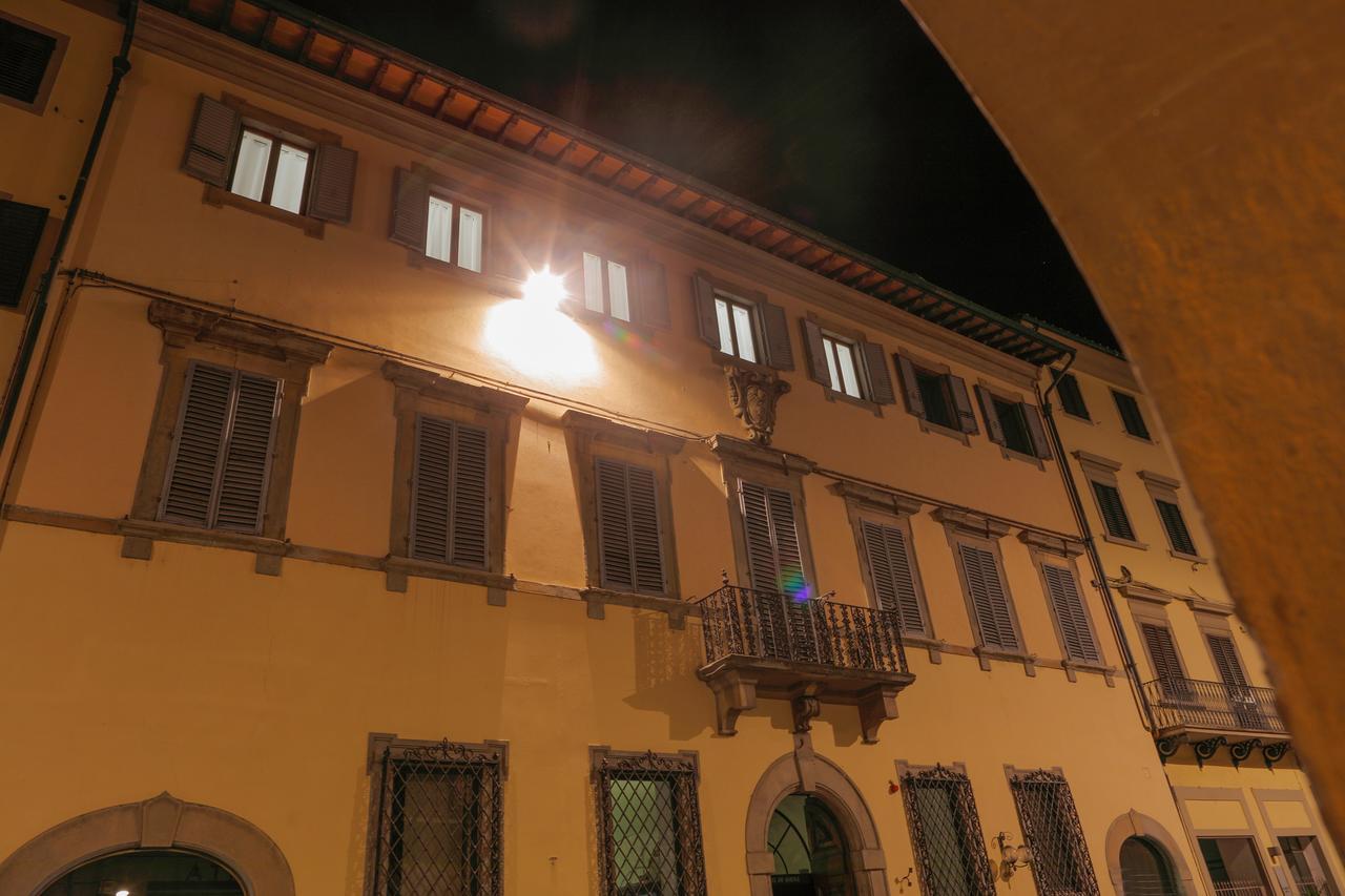 Palazzo Mari Suite & Rooms B&B Montevarchi Extérieur photo