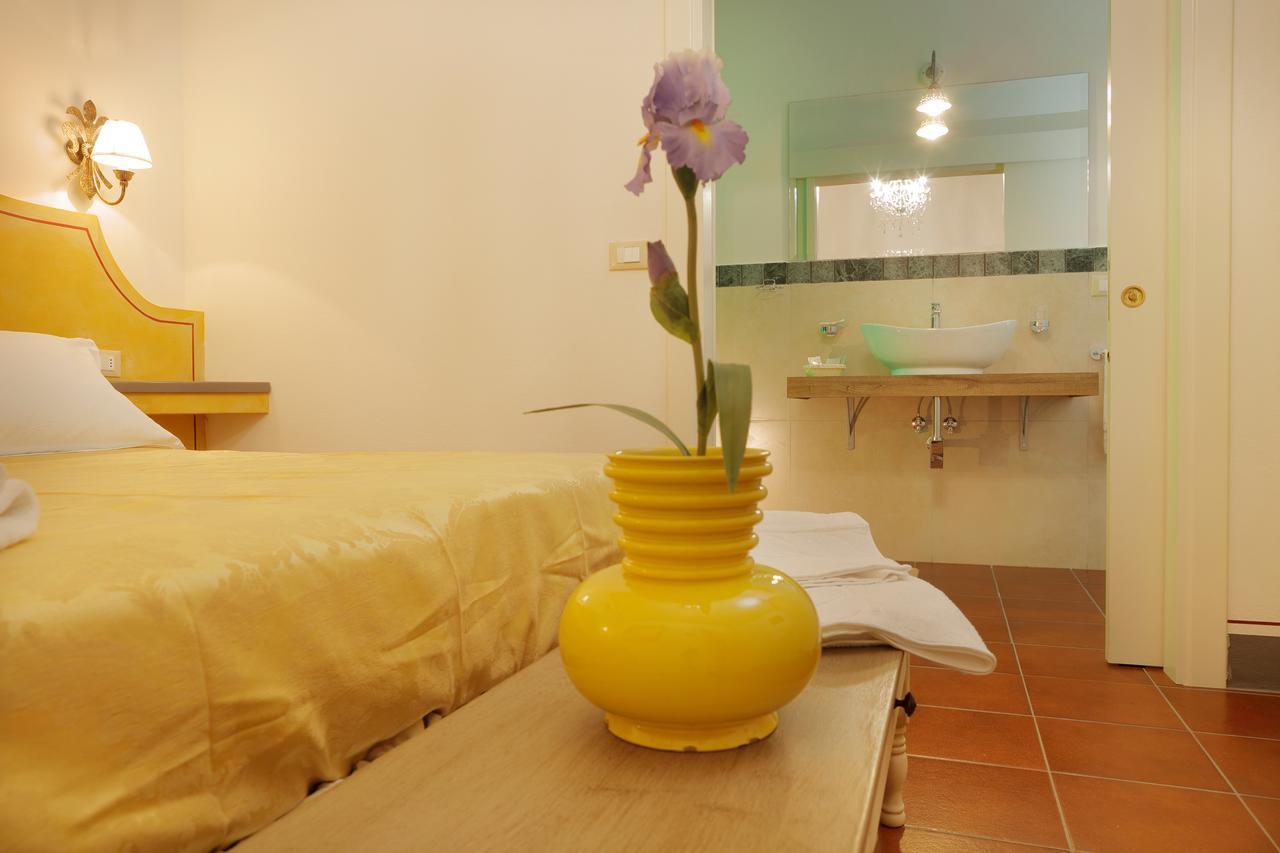 Palazzo Mari Suite & Rooms B&B Montevarchi Extérieur photo
